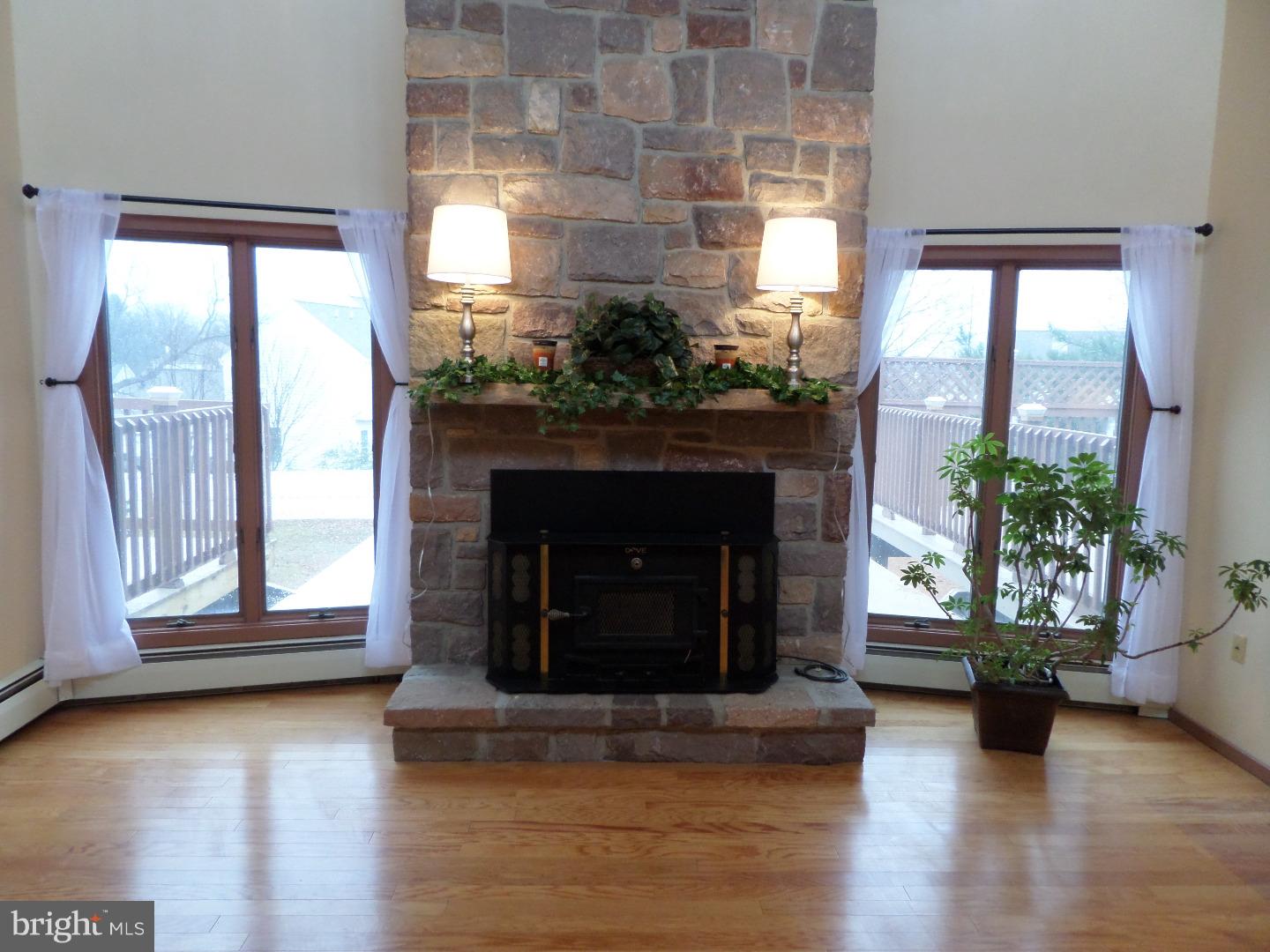 81 Line Road Trenton, NJ 08690 - Photo 8 of 24 Living Room