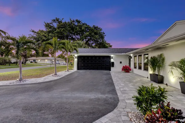 $10,000 | 707 West Boulevard Chatelaine, Delray Beach, FL 33445