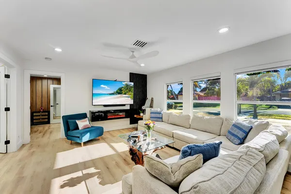 $10,000 | 707 West Boulevard Chatelaine, Delray Beach, FL 33445