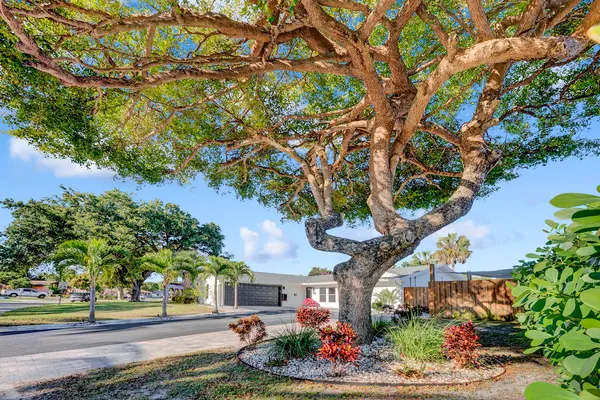 $10,000 | 707 West Boulevard Chatelaine, Delray Beach, FL 33445
