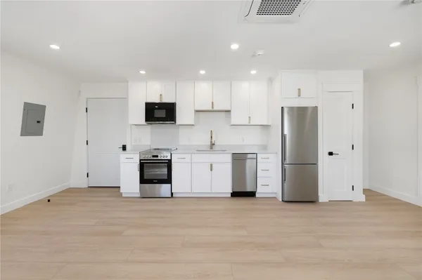 $2,200 | 5 Melrose Street, Unit 5, East Greenwich, RI 02818