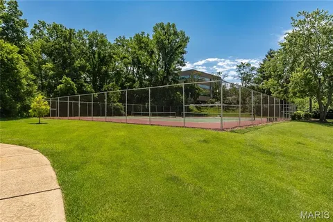 $430,000 | 14308 East Conway Meadows Court, Unit 201, Chesterfield, MO 63017