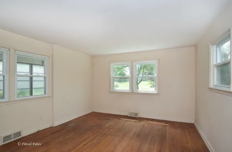 $249,900 | 645 Pleasant Street, Woodstock, IL 60098