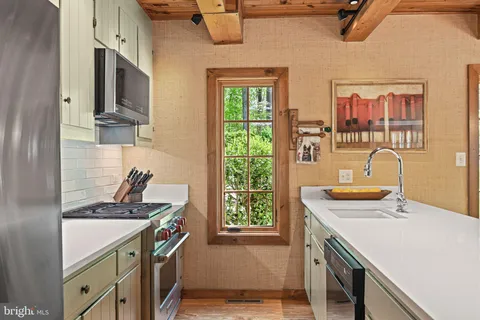 $1,550,000 | 9126 Potomac Ridge Road, Great Falls, VA 22066
