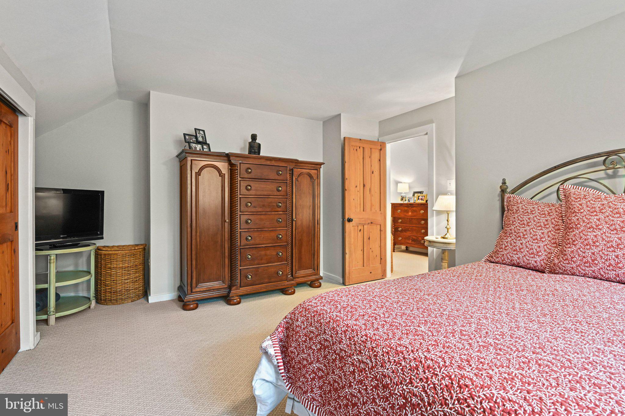 9126 Potomac Ridge Road Great Falls, VA 22066 - Photo 20 of 43