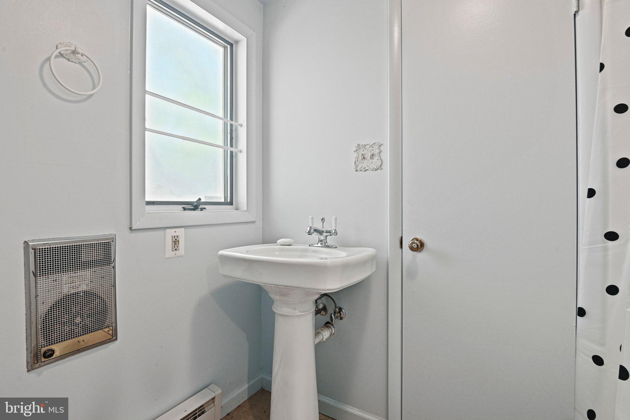 9126 Potomac Ridge Road Great Falls, VA 22066 - Photo 37 of 43