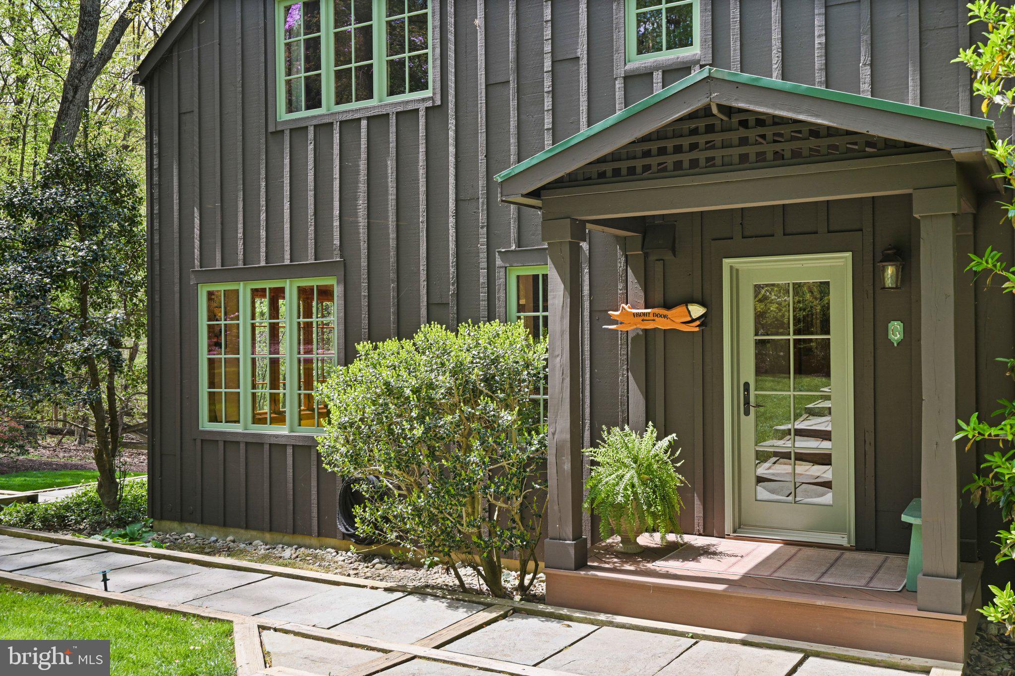 9126 Potomac Ridge Road Great Falls, VA 22066 - Photo 4 of 43