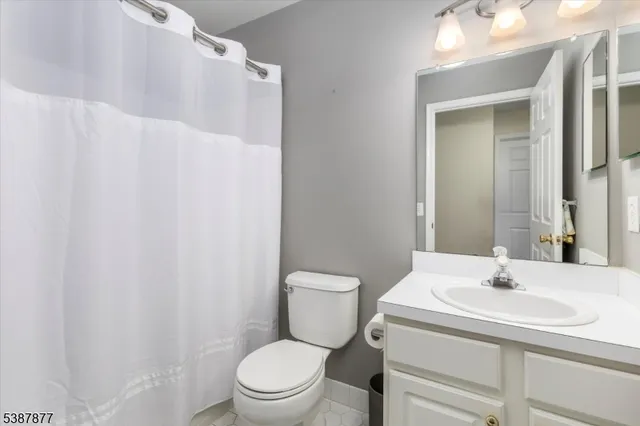 a picture of a room with a floor plan