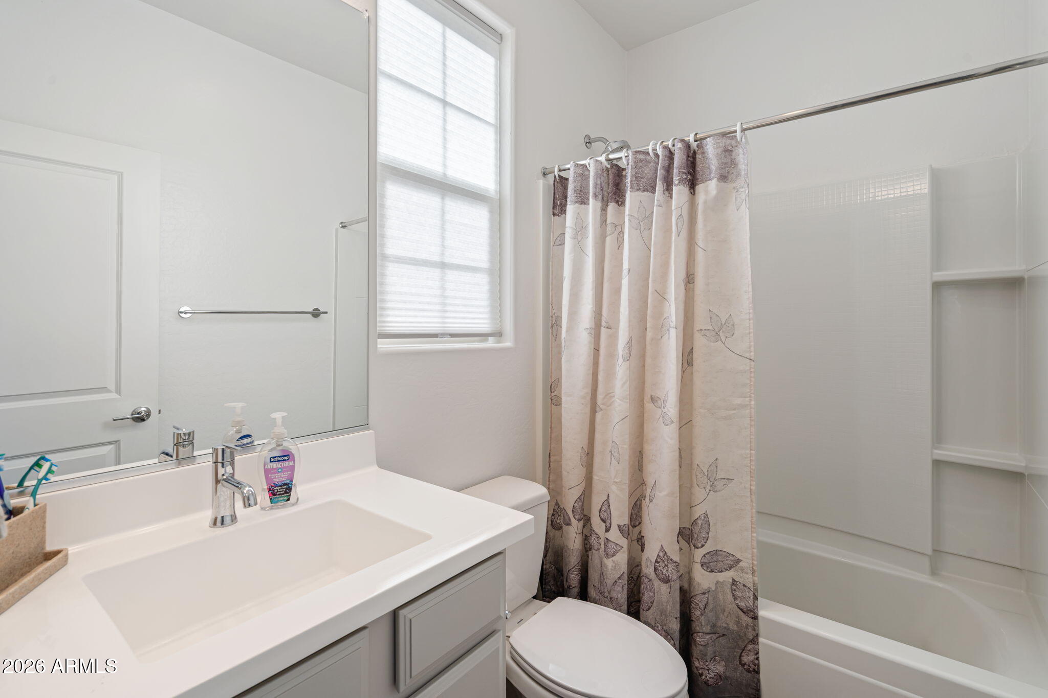 1694 East Hampton Lane Gilbert, AZ 85295 - Photo 21 of 44 Bath 2 (en-suite)
