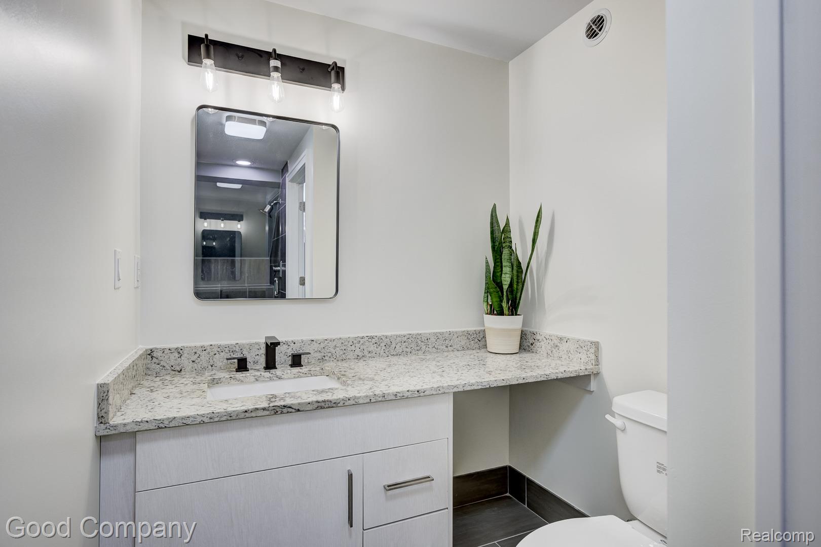 640 West 11 Mile Road Royal Oak, MI 48067 - Photo 35 of 46 640 W. 11 Mile Rd.-35.jpg