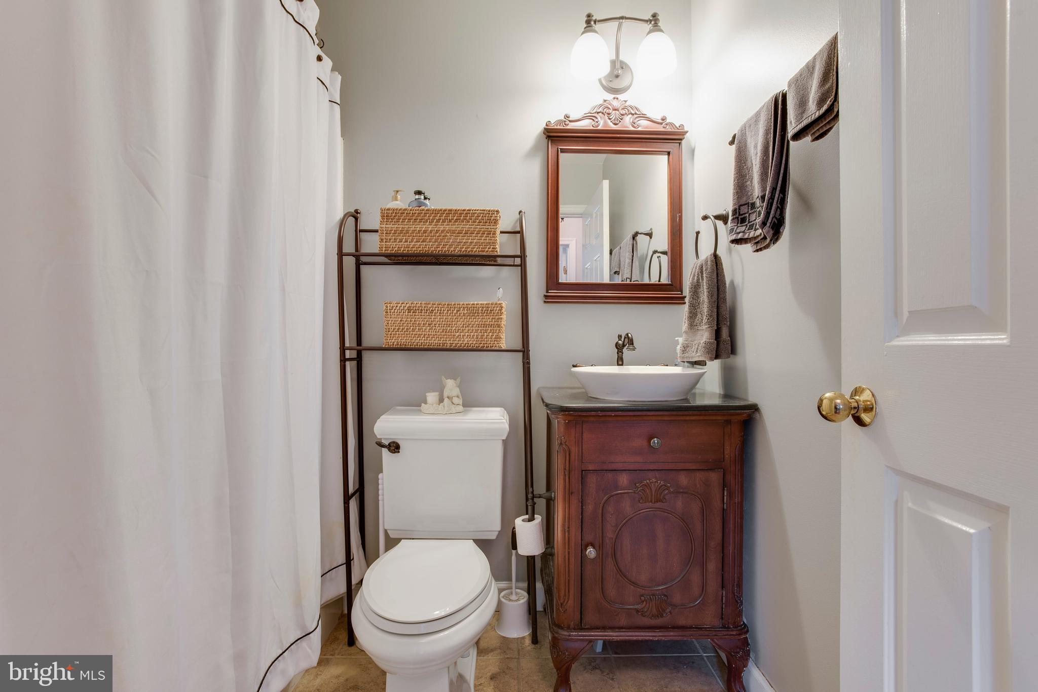 8564 Opal Road Warrenton, VA 20186 - Photo 17 of 42 Hall Bathroom