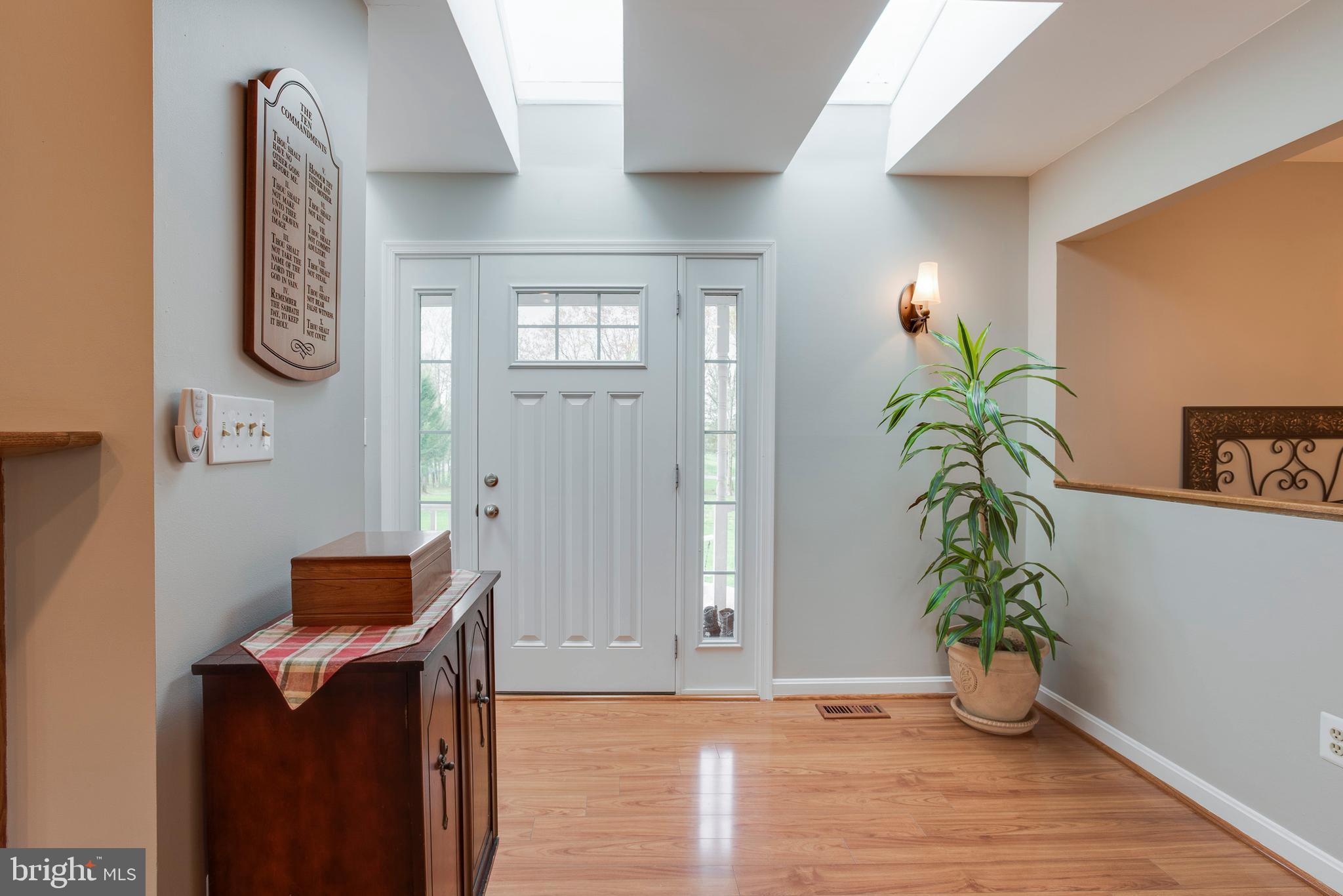 8564 Opal Road Warrenton, VA 20186 - Photo 5 of 42 Welcoming, bright Foyer!