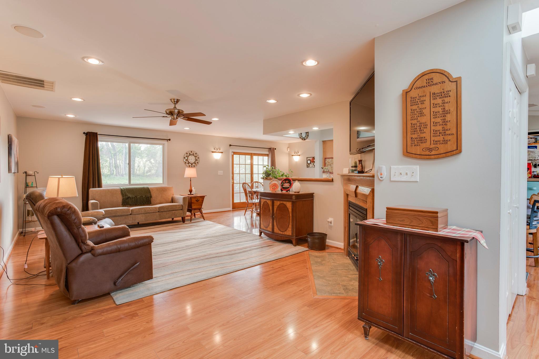 8564 Opal Road Warrenton, VA 20186 - Photo 8 of 42 View of Living Room