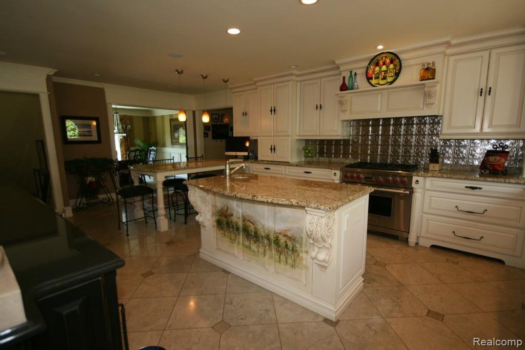 4665 Brightmore Road Bloomfield Hills, MI 48302 - Photo 8 of 22 Granite island in Kitchen