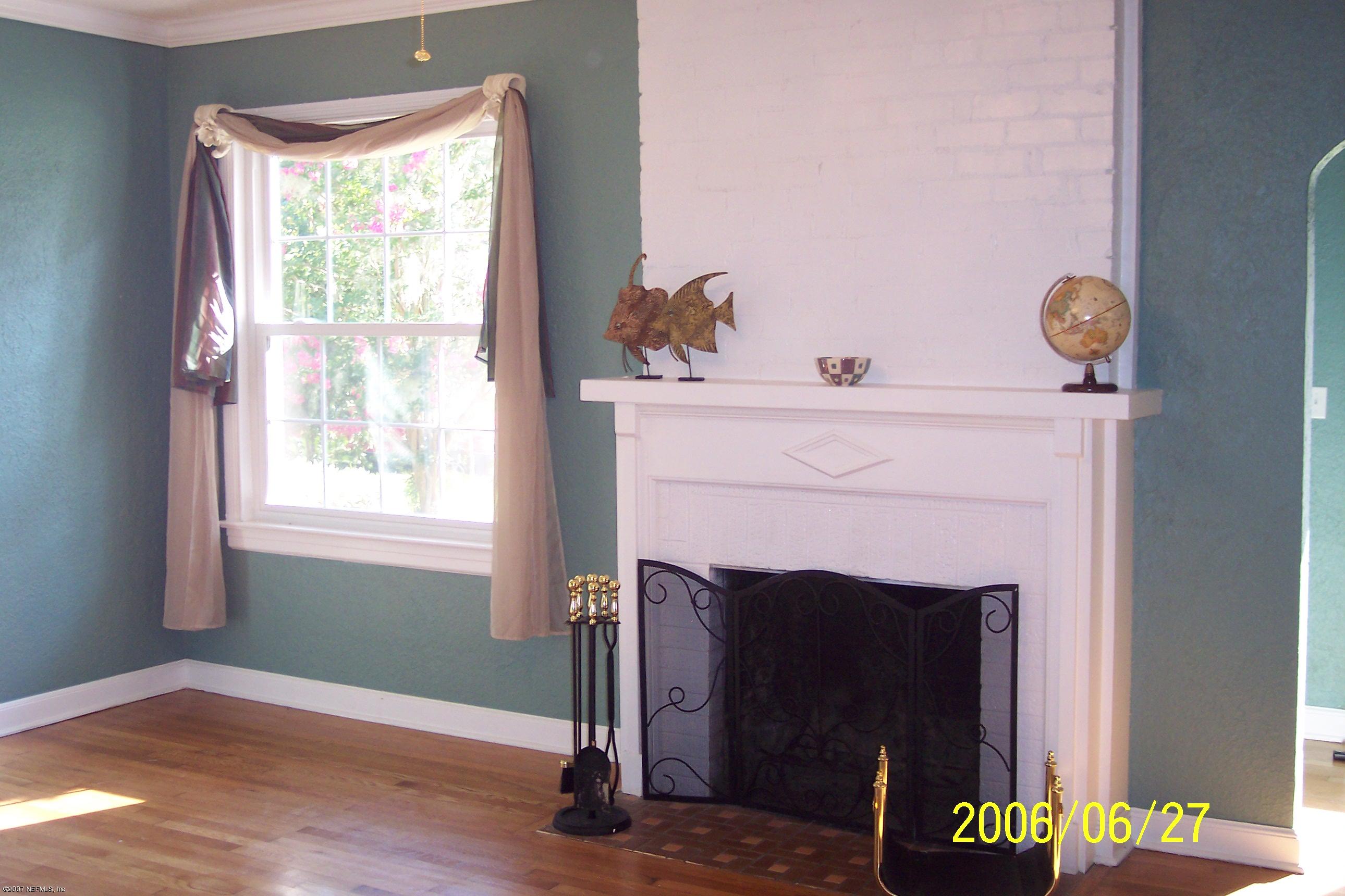 853 Old Hickory Road Jacksonville, FL 32207 - Photo 4 of 11 Living Room Fireplace