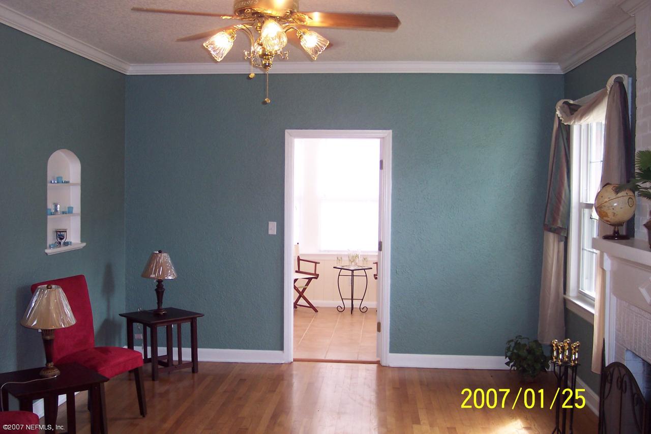 853 Old Hickory Road Jacksonville, FL 32207 - Photo 9 of 11 Living Room to Florida Room View