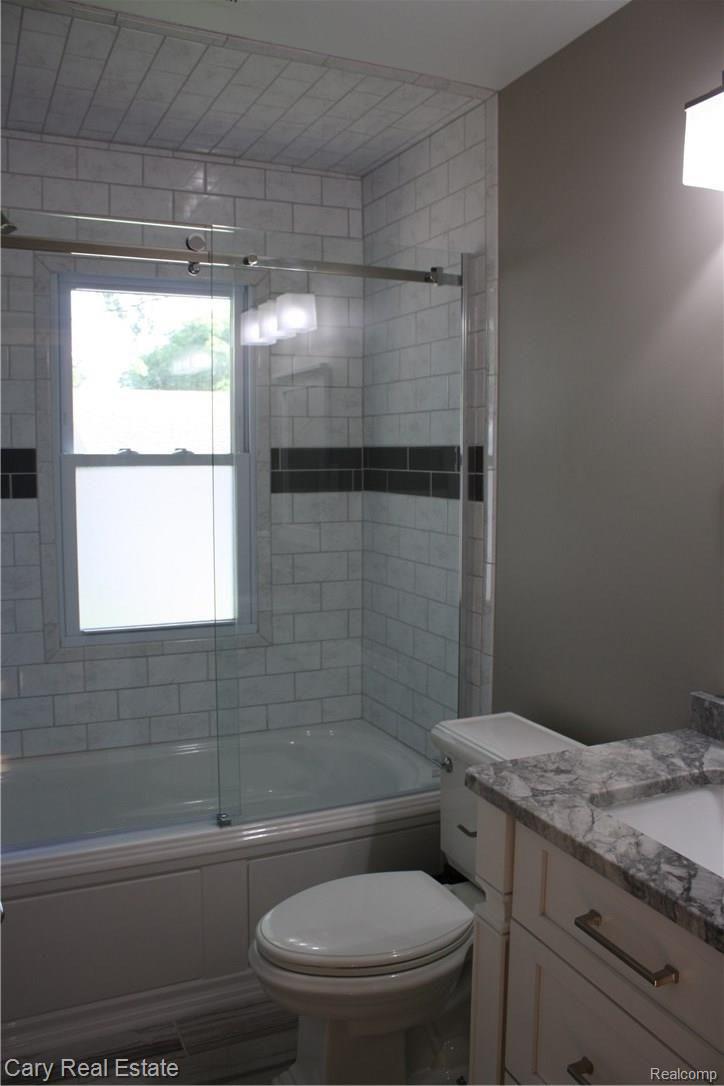 2275 Oxford Road Berkley, MI 48072 - Photo 26 of 40 IMG_4371.JPG