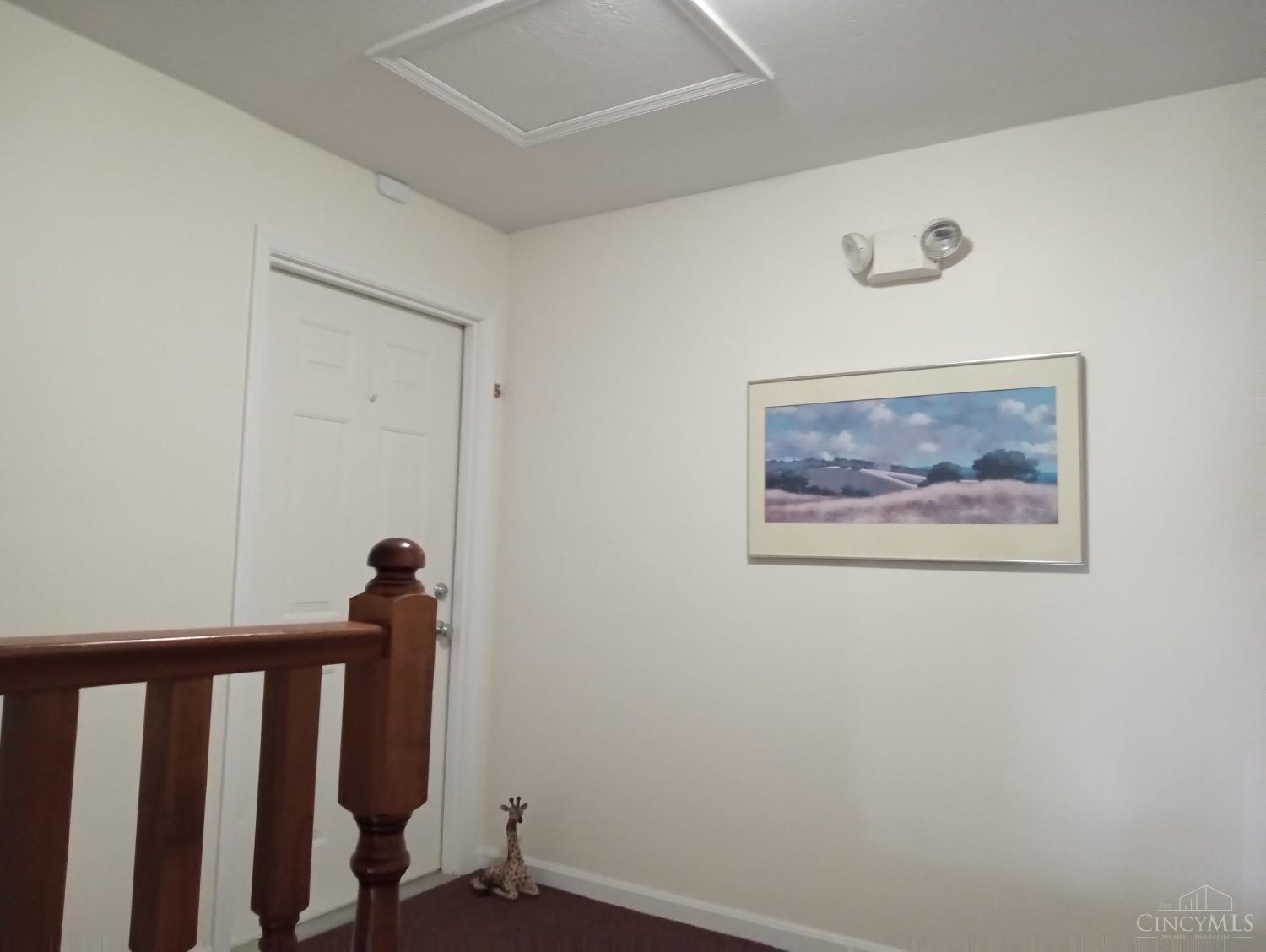 829 Neeb Road, Unit 5 Cincinnati, OH 45233 - Photo 3 of 32 Gallery Image 3