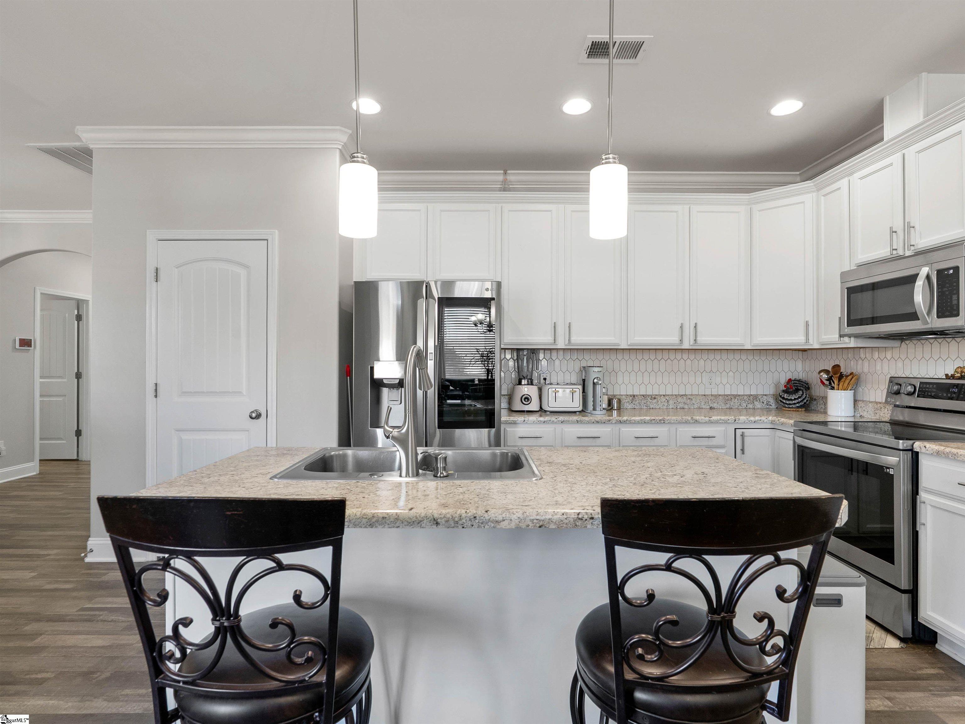 318 Barnhill Court Greenville, SC 29617 - Photo 13 of 47