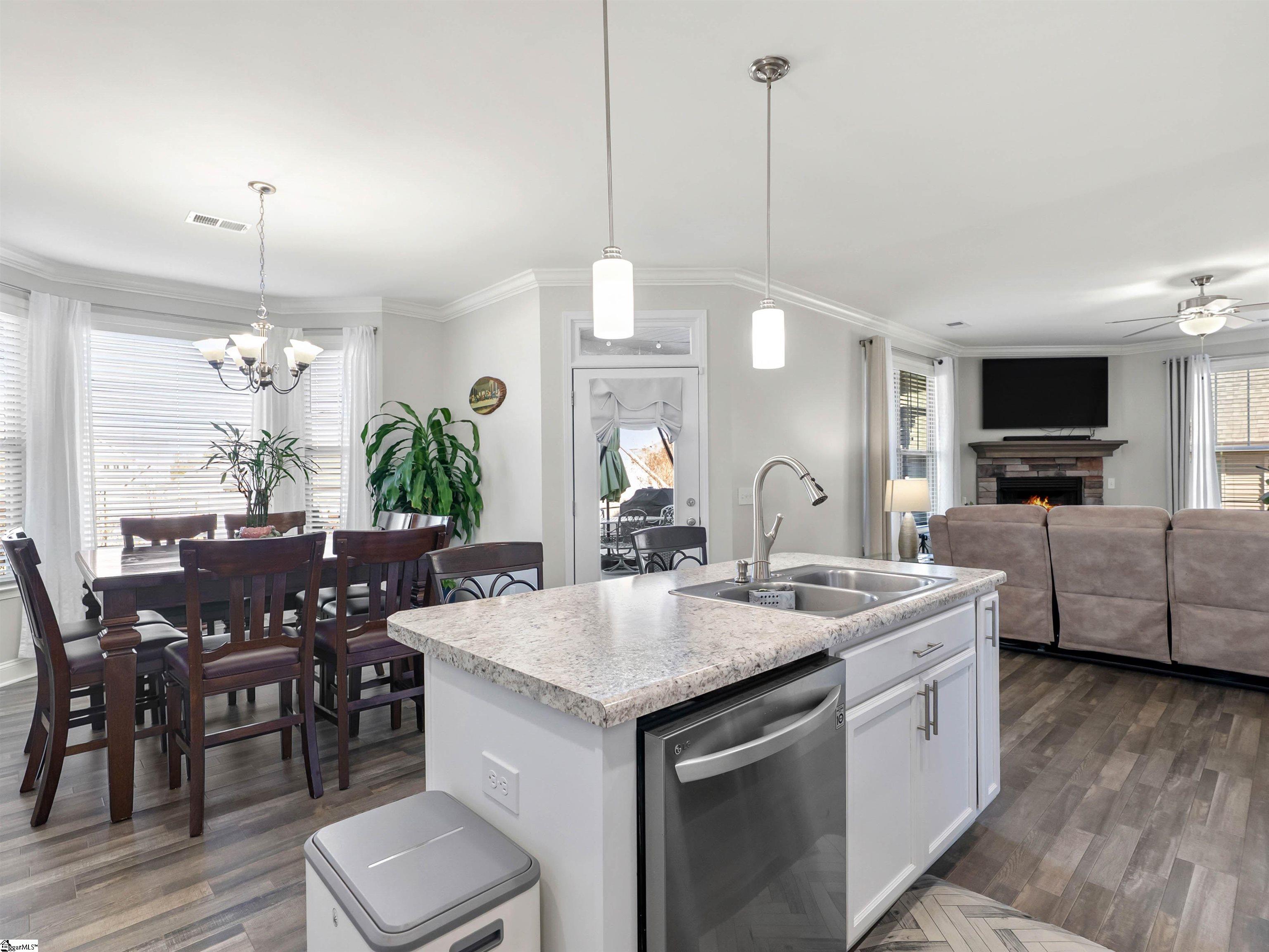 318 Barnhill Court Greenville, SC 29617 - Photo 10 of 47