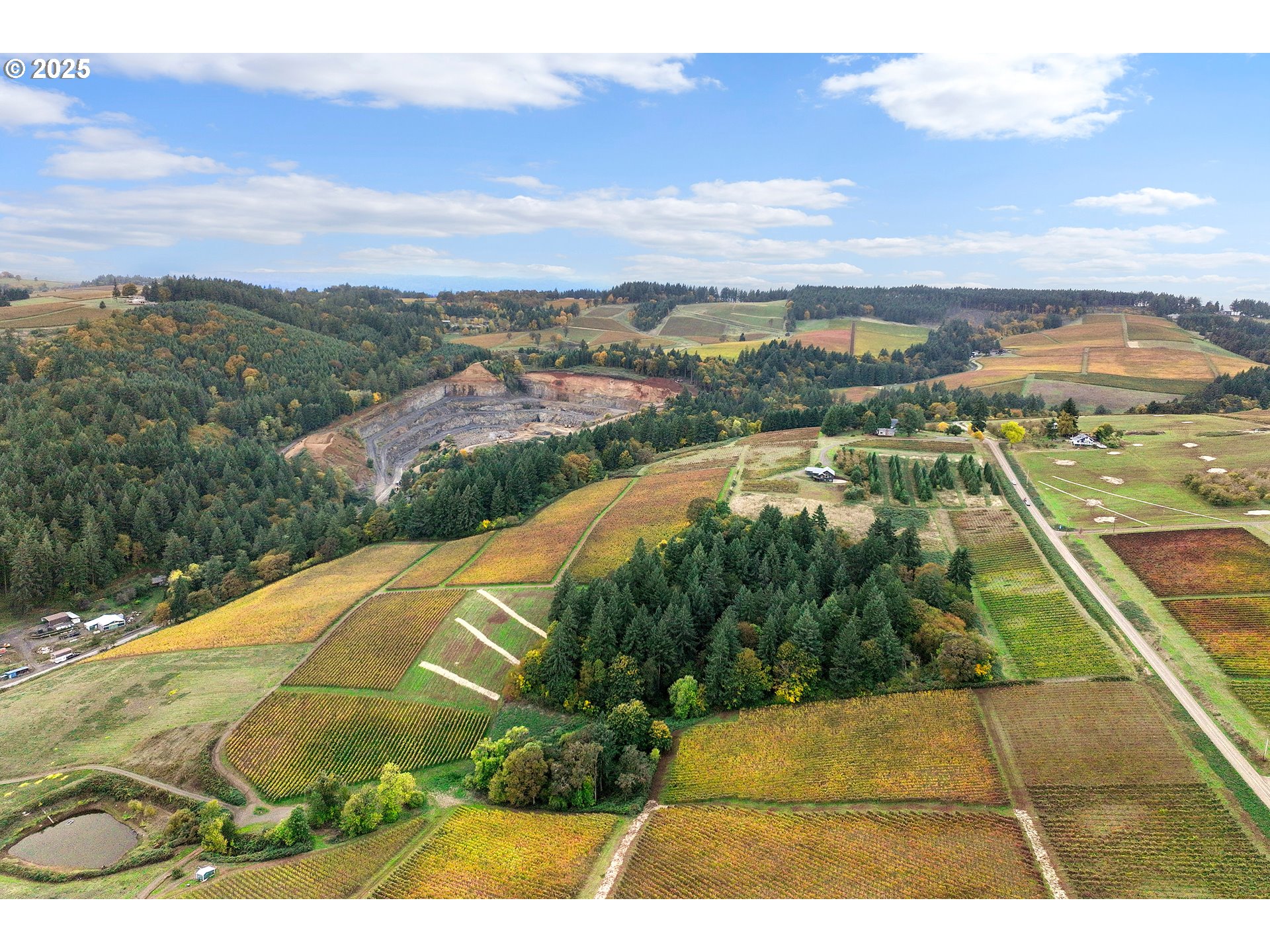 9325 Northeast Worden Hill Road Dundee, OR 97115 - Photo 2 of 48 a view of city and ocean