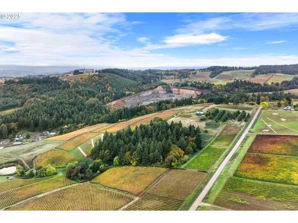 a view of a tennis court