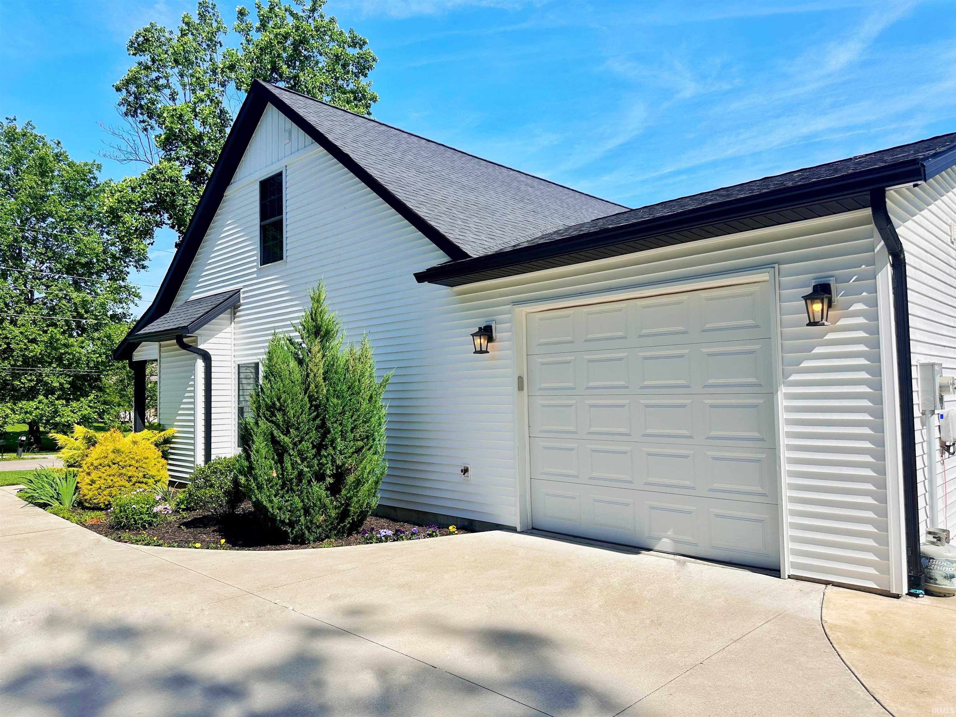 5735 South Fairfax Road Bloomington, IN 47401 - Photo 3 of 26