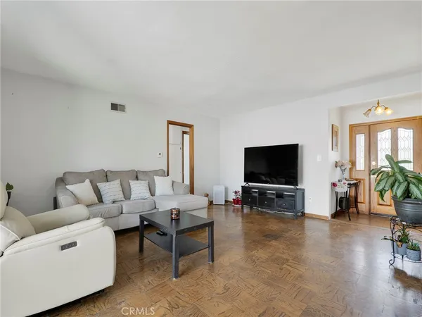 $899,950 | 10020 Mason Avenue, Chatsworth, CA 91311