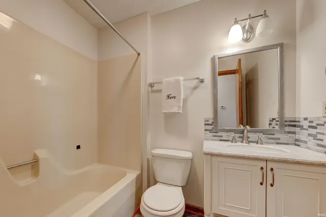 $215,000 | 7504 Pendleton Avenue, Evansville, IN 47715