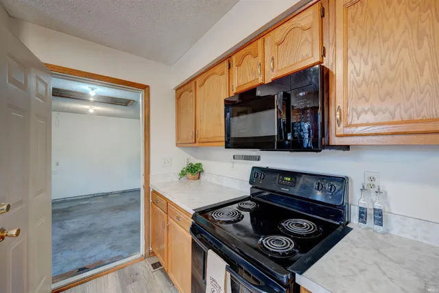 $215,000 | 7504 Pendleton Avenue, Evansville, IN 47715