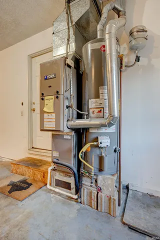 $215,000 | 7504 Pendleton Avenue, Evansville, IN 47715