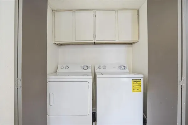 $950 | 9520 Royal Lane, Unit 207, Dallas, TX 75243