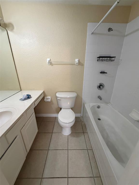 809 Shropshire Loop Sanford, FL 32771 - Photo 17 of 21 a bathroom with a toilet a sink and bathtub