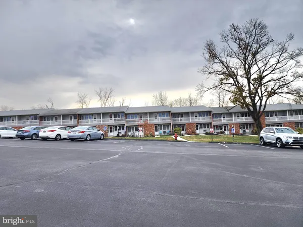 $1,189 | 76 Lark Circle, York, PA 17404