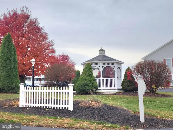 $1,189 | 76 Lark Circle, York, PA 17404