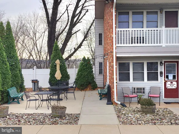 $1,189 | 76 Lark Circle, York, PA 17404
