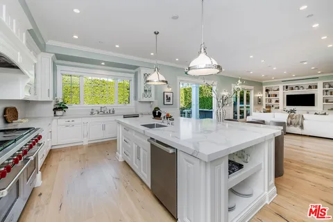 $4,095,000 | 4402 Ledge Avenue, Toluca Lake, CA 91602