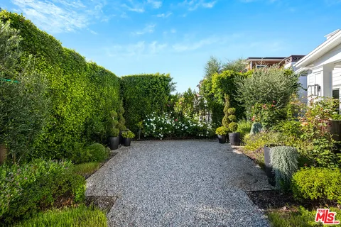 $4,095,000 | 4402 Ledge Avenue, Toluca Lake, CA 91602