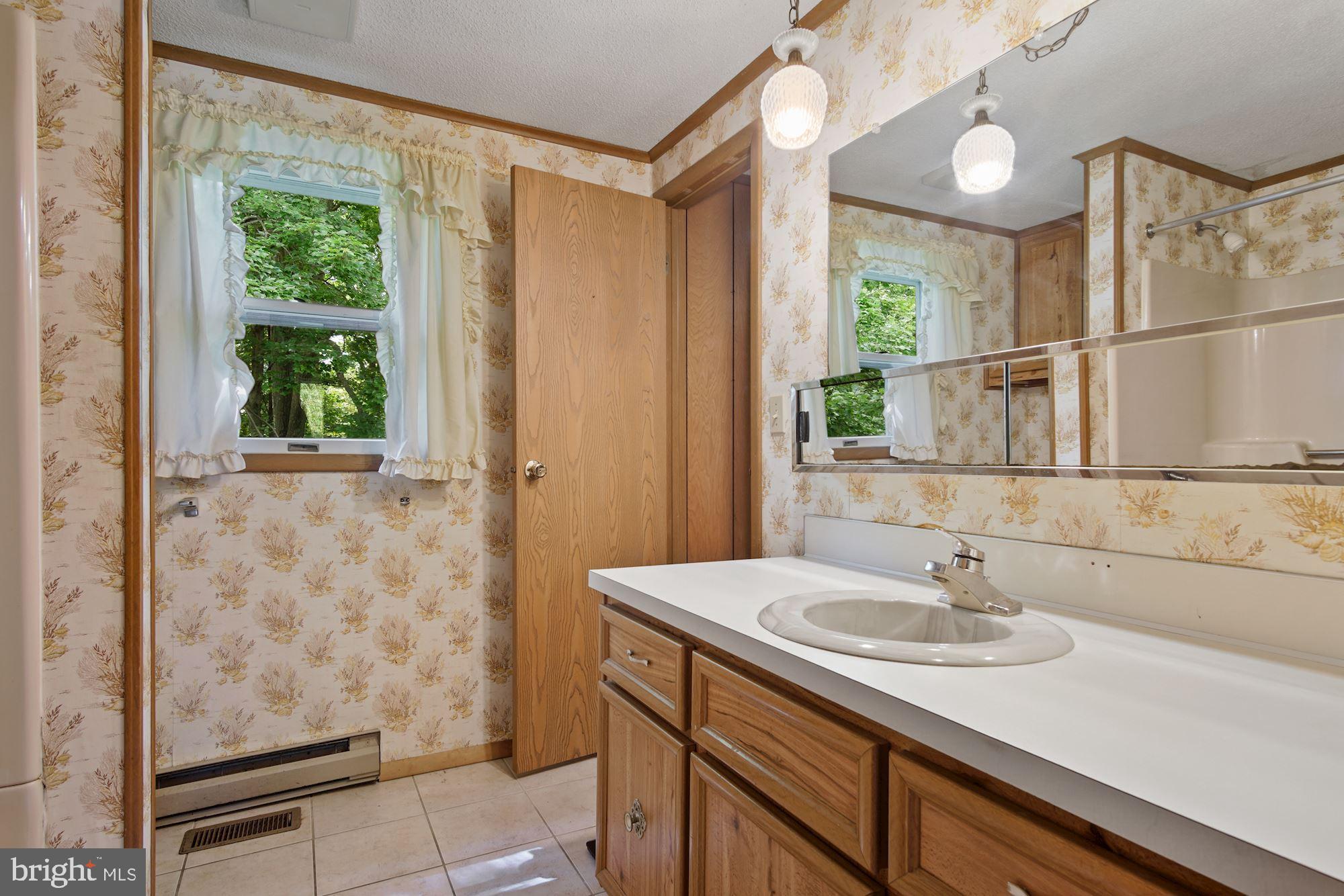 1437 Harding Lane Silver Spring, MD 20905 - Photo 16 of 25