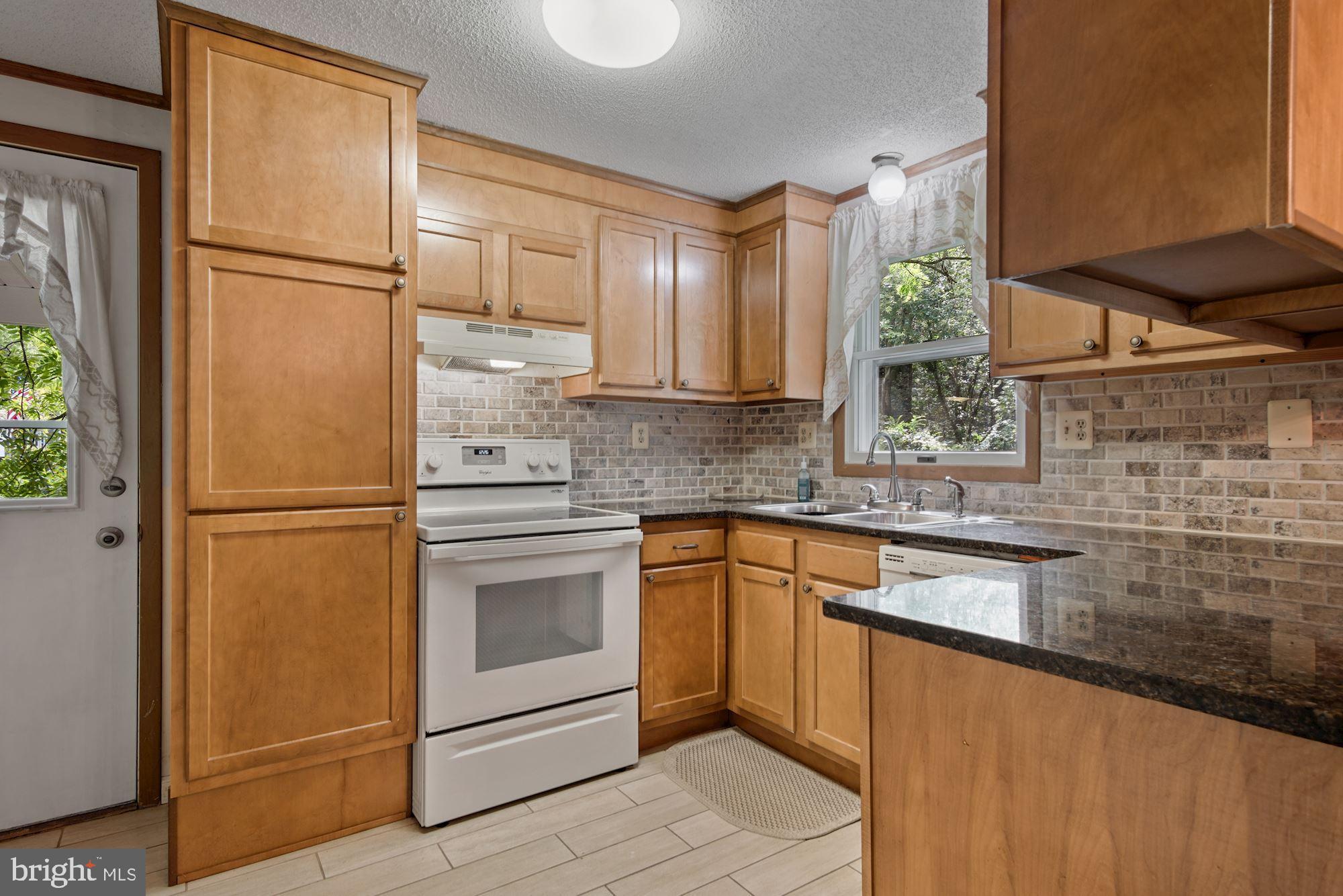 1437 Harding Lane Silver Spring, MD 20905 - Photo 9 of 25