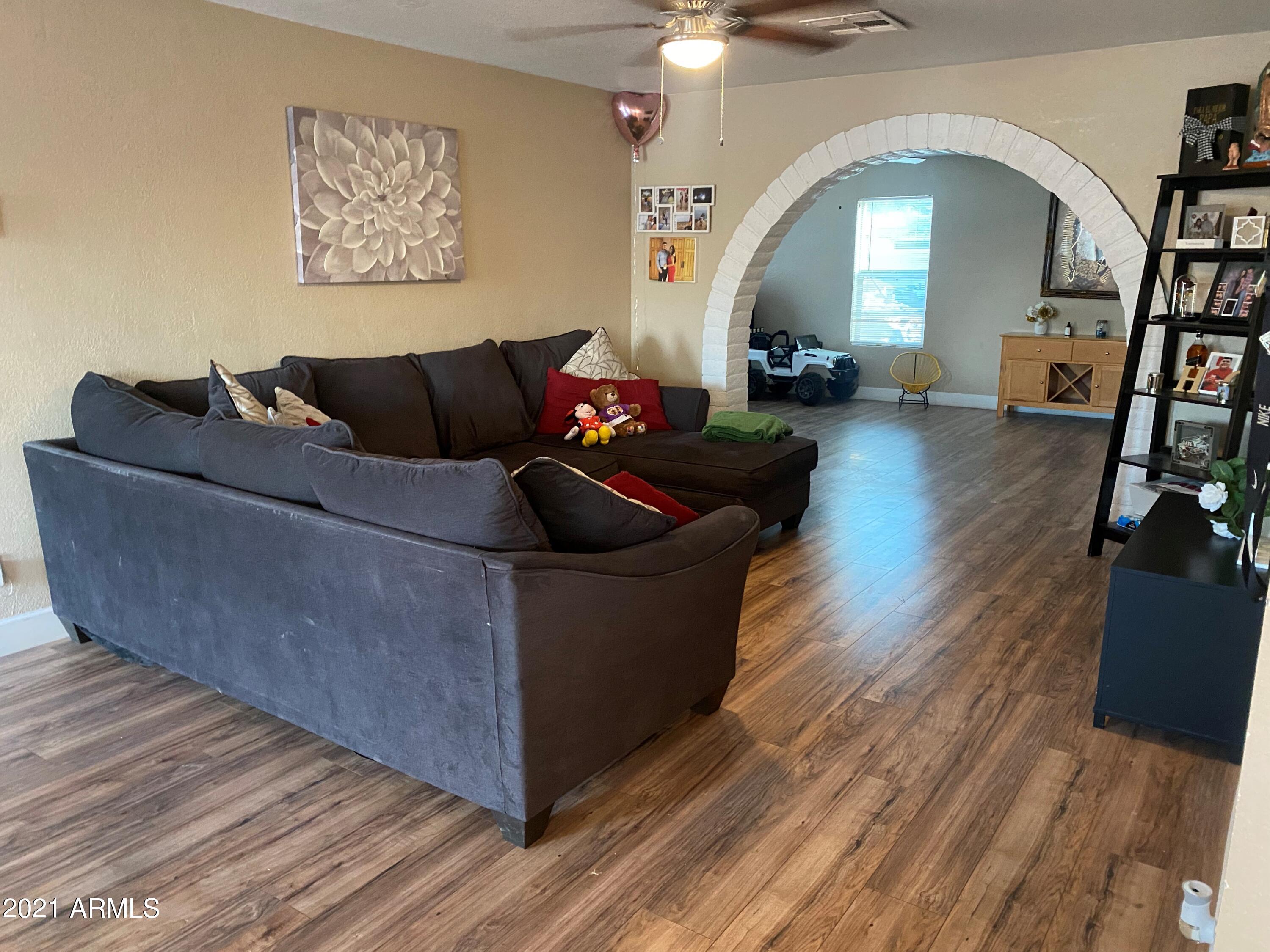 3823 West Cheery Lynn Road Phoenix, AZ 85019 - Photo 8 of 19 20211002_003756838_iOS (2)