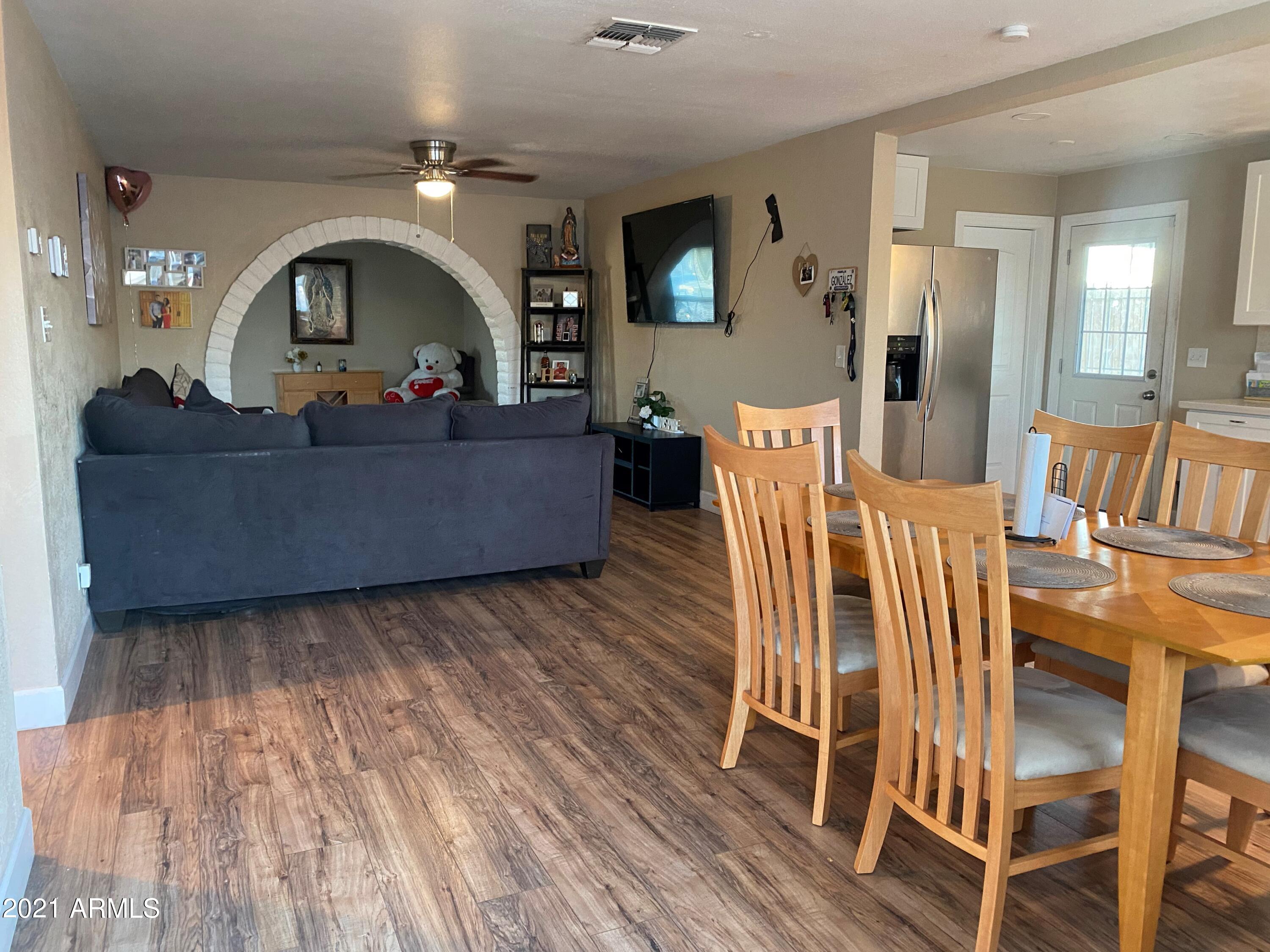 3823 West Cheery Lynn Road Phoenix, AZ 85019 - Photo 9 of 19 20211002_003811930_iOS (2)