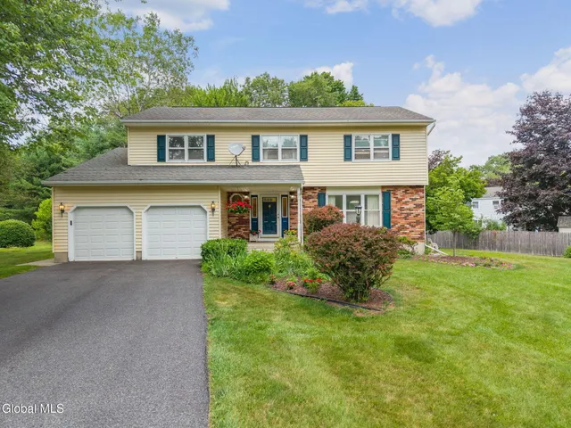 $520,000 | 228 Vincenza Lane, Guilderland, NY 12303