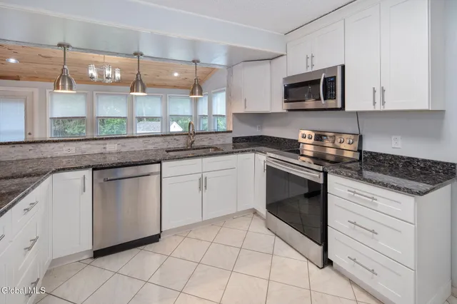 $520,000 | 228 Vincenza Lane, Guilderland, NY 12303