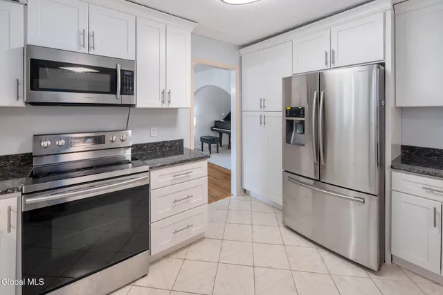 $520,000 | 228 Vincenza Lane, Guilderland, NY 12303