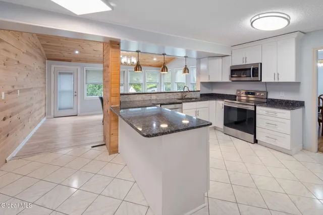 $520,000 | 228 Vincenza Lane, Guilderland, NY 12303