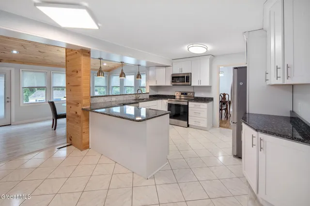 $520,000 | 228 Vincenza Lane, Guilderland, NY 12303