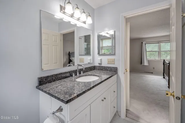 $520,000 | 228 Vincenza Lane, Guilderland, NY 12303