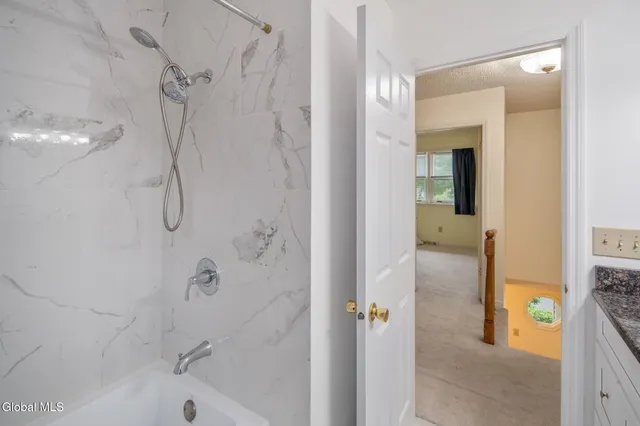 $520,000 | 228 Vincenza Lane, Guilderland, NY 12303