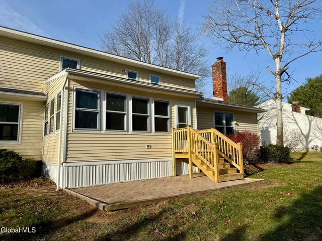 $520,000 | 228 Vincenza Lane, Guilderland, NY 12303